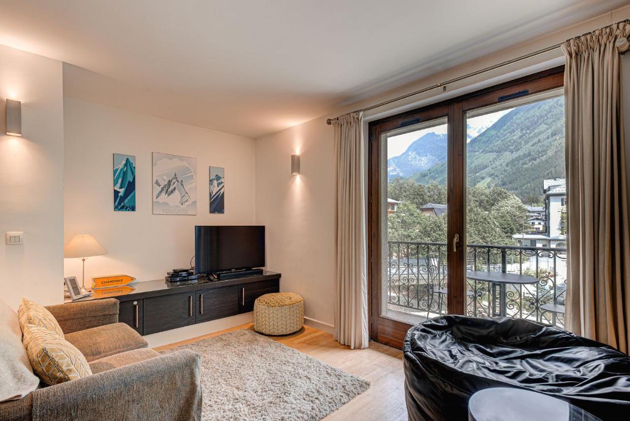 Apartment Cosmiques - Alpes Travel - Central Chamonix - Sleeps 4 Екстериор снимка