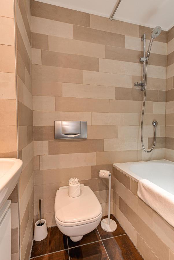 Apartment Cosmiques - Alpes Travel - Central Chamonix - Sleeps 4 Екстериор снимка