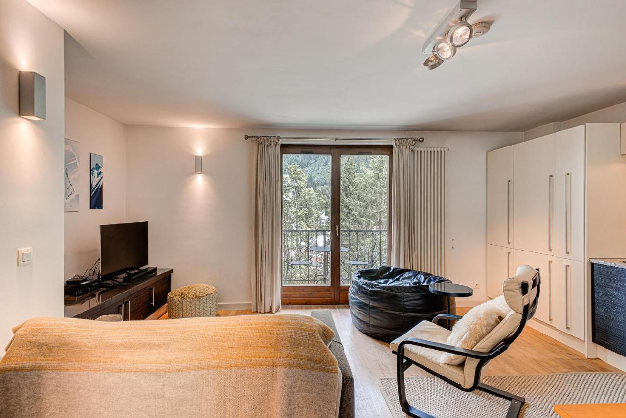Apartment Cosmiques - Alpes Travel - Central Chamonix - Sleeps 4 Екстериор снимка