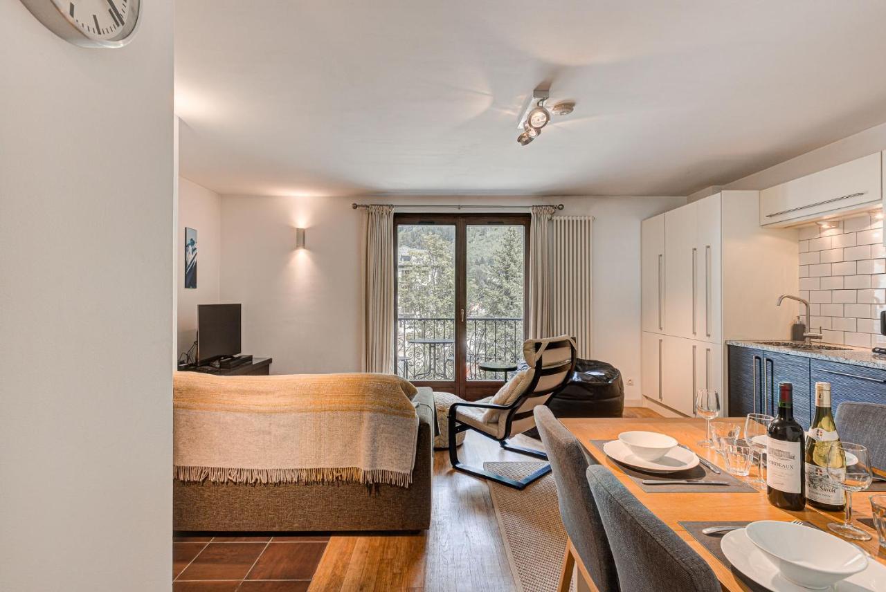 Apartment Cosmiques - Alpes Travel - Central Chamonix - Sleeps 4 Екстериор снимка