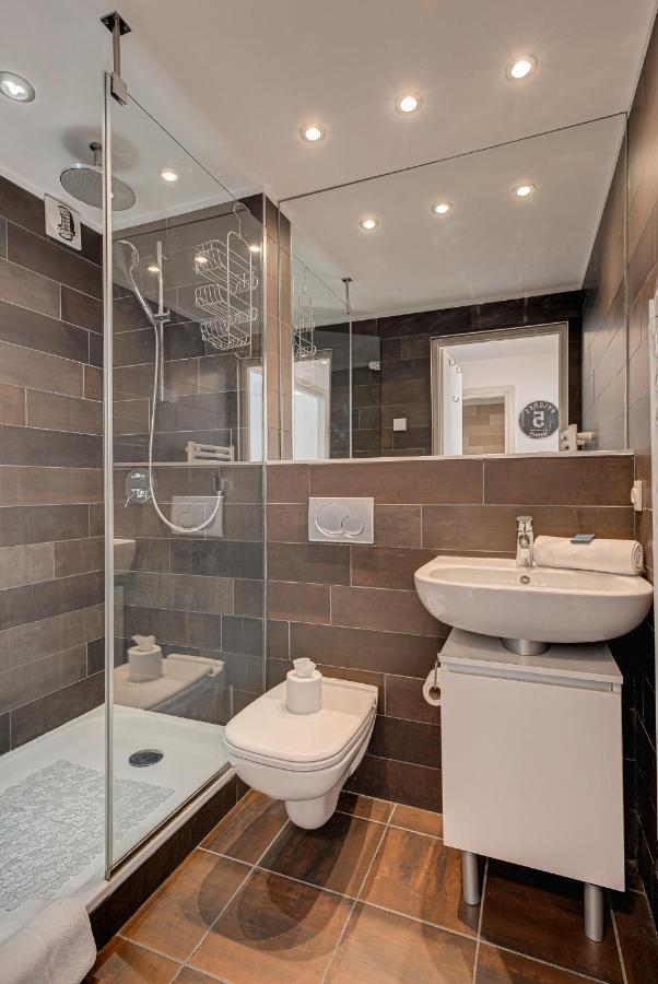 Apartment Cosmiques - Alpes Travel - Central Chamonix - Sleeps 4 Екстериор снимка